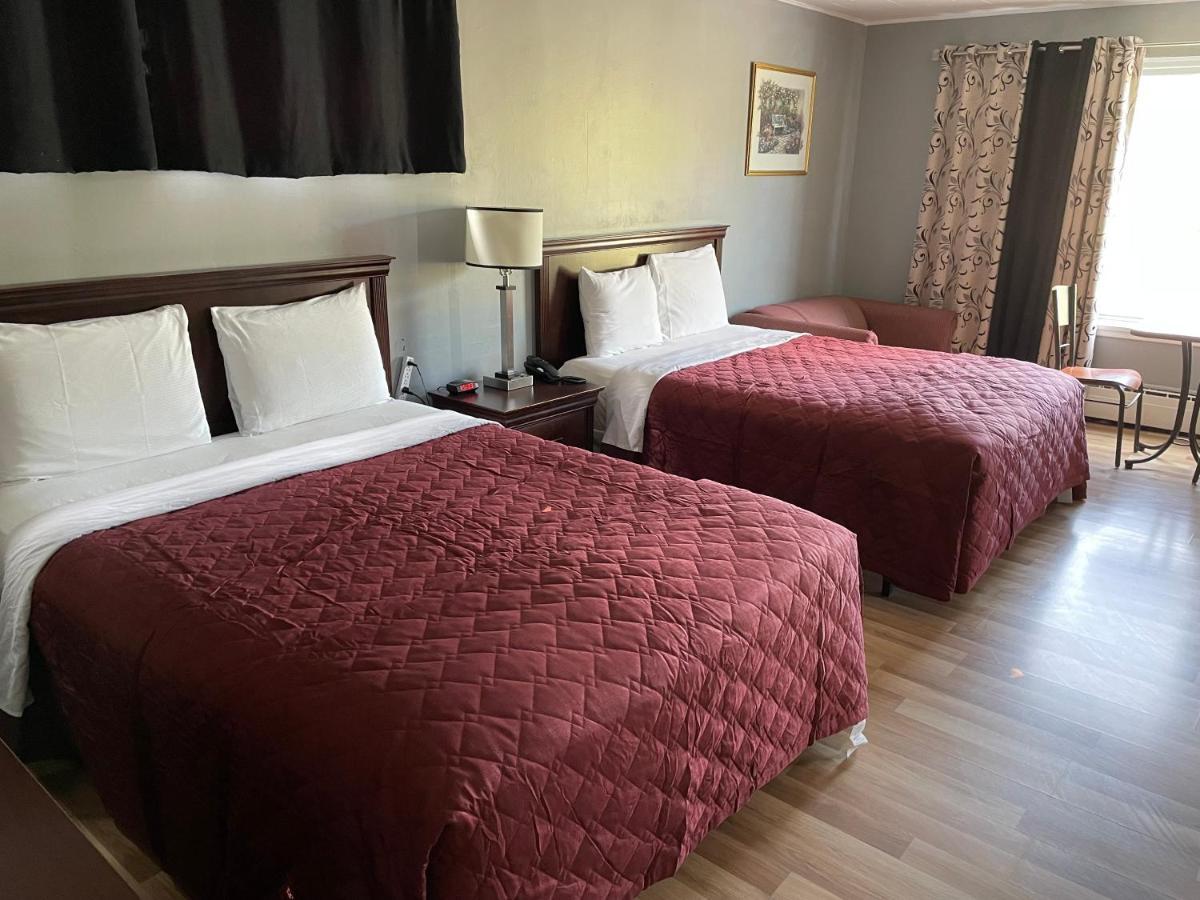 Nites Inn Motel คอร์นวอลล์ ภายนอก รูปภาพ